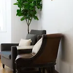 3Br Retreat In Redcliffe Gardens